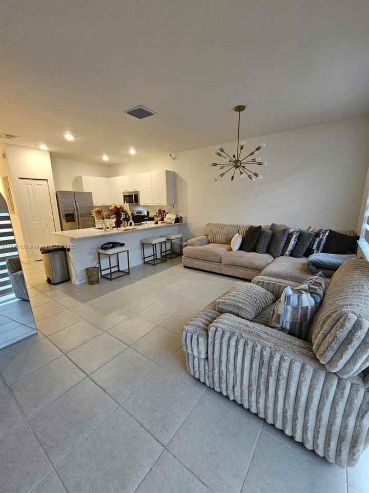 12112 Northwest 24th Avenue - Photo 5 of 37