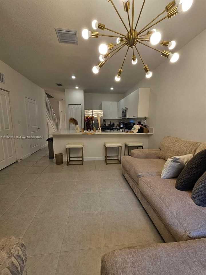 12112 Northwest 24th Avenue - Photo 6 of 37