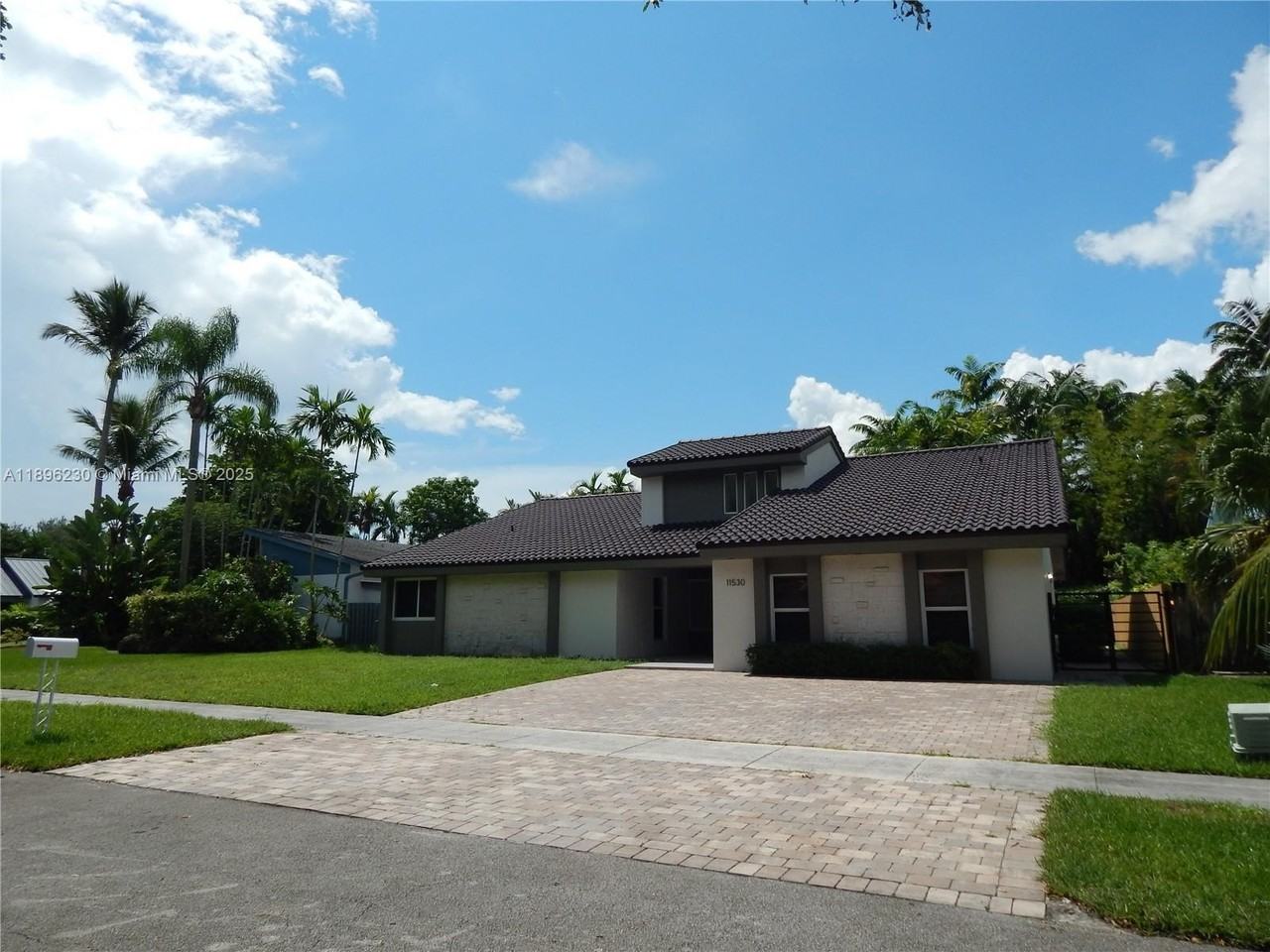 11530 Southwest 92nd Street - Photo 2 of 50