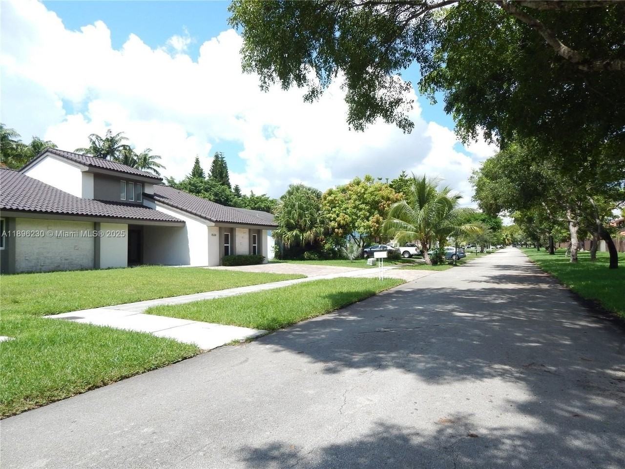 11530 Southwest 92nd Street - Photo 3 of 50