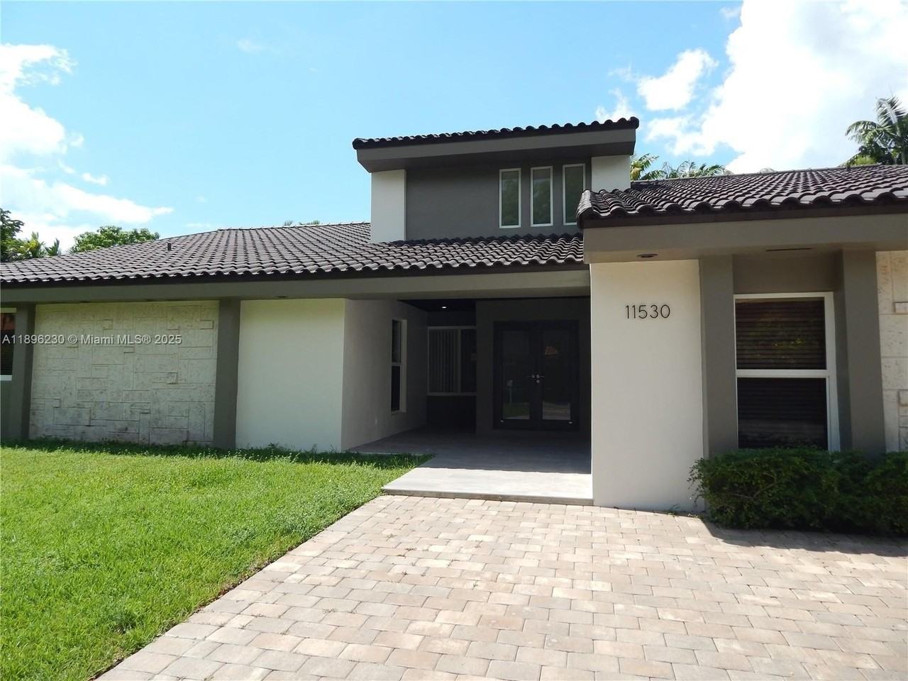 11530 Southwest 92nd Street - Photo 4 of 50