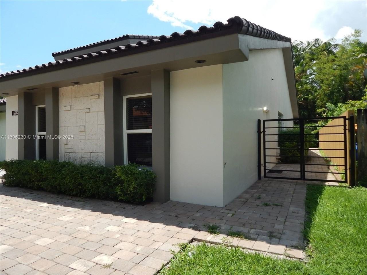 11530 Southwest 92nd Street - Photo 6 of 50