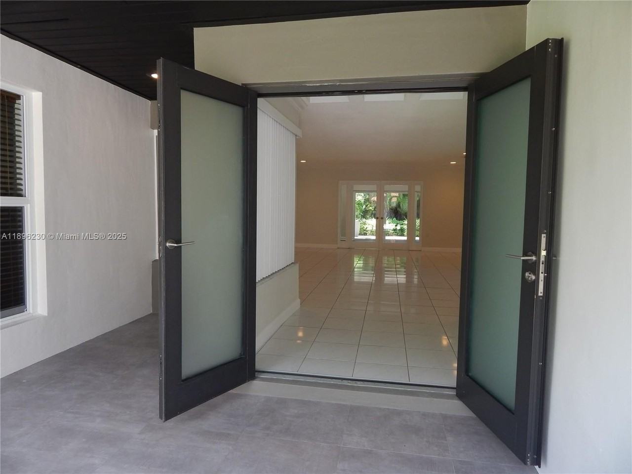 11530 Southwest 92nd Street - Photo 7 of 50