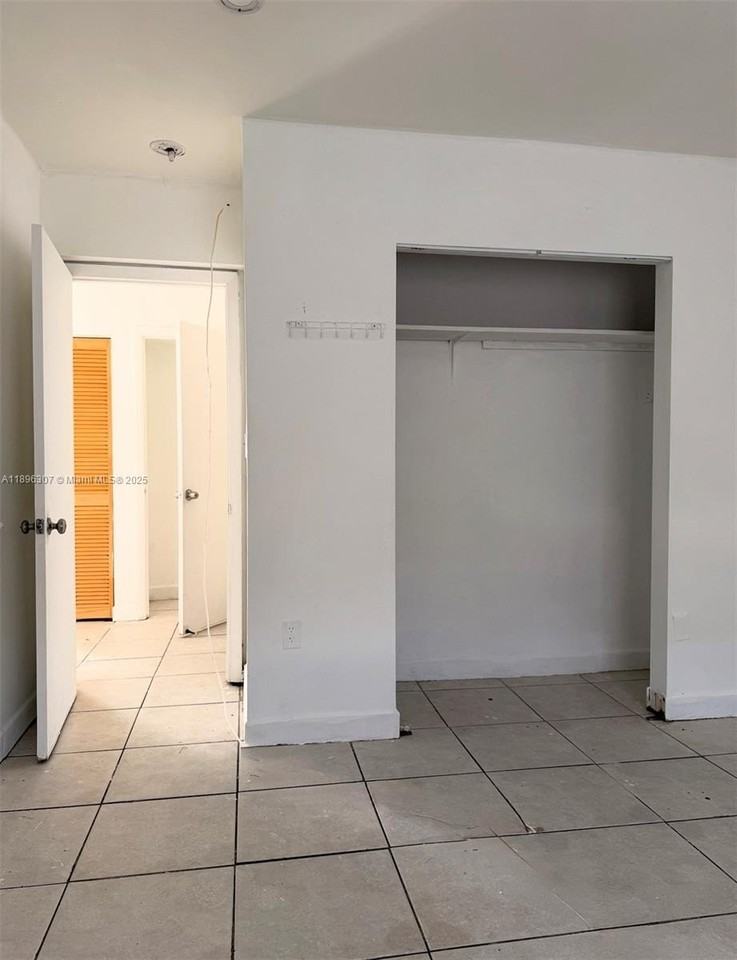 848 Sw 5th St #103 - Photo 2 of 10