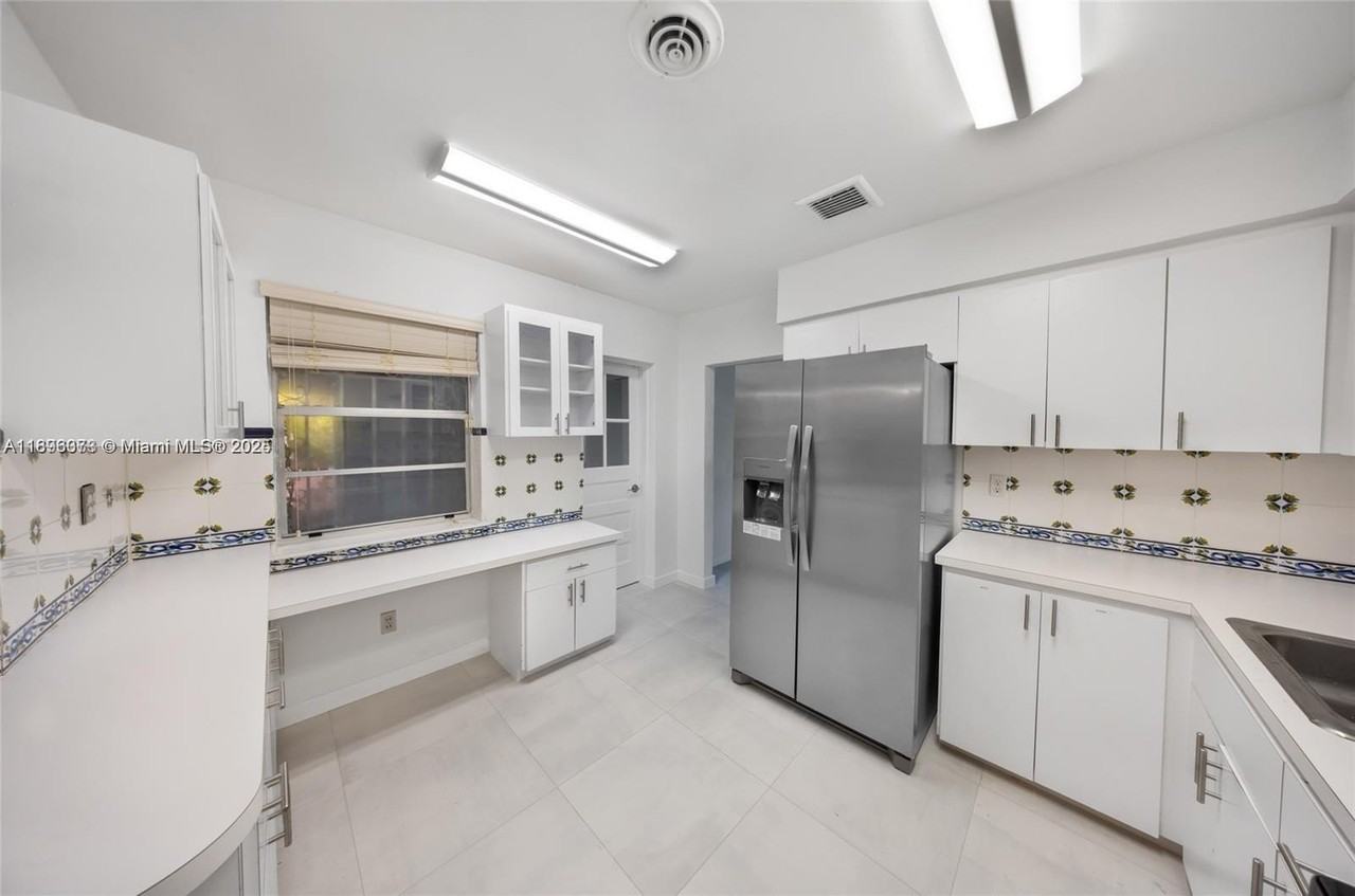 3600 Sw 26th St - Photo 5 of 23