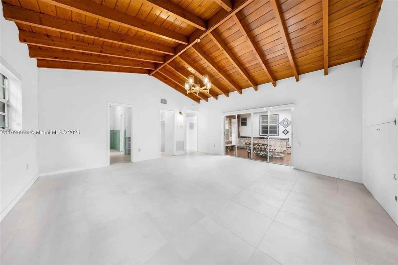 3600 Sw 26th St - Photo 7 of 23