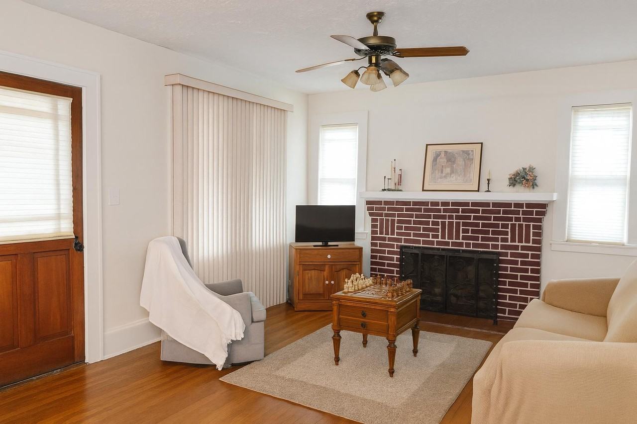 E 61st St - Photo 3 of 12