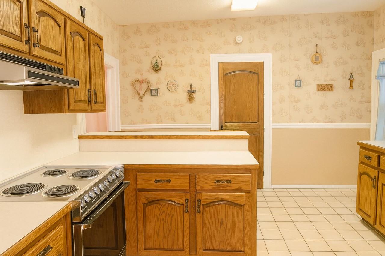 E 61st St - Photo 5 of 12