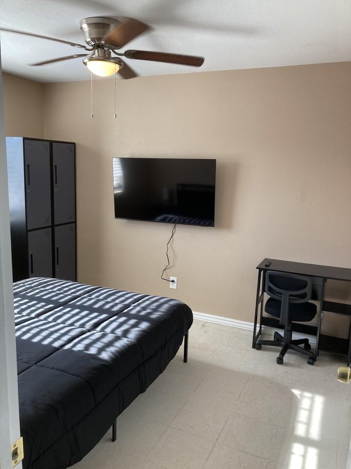 E Southgate Ave - Photo 6 of 7