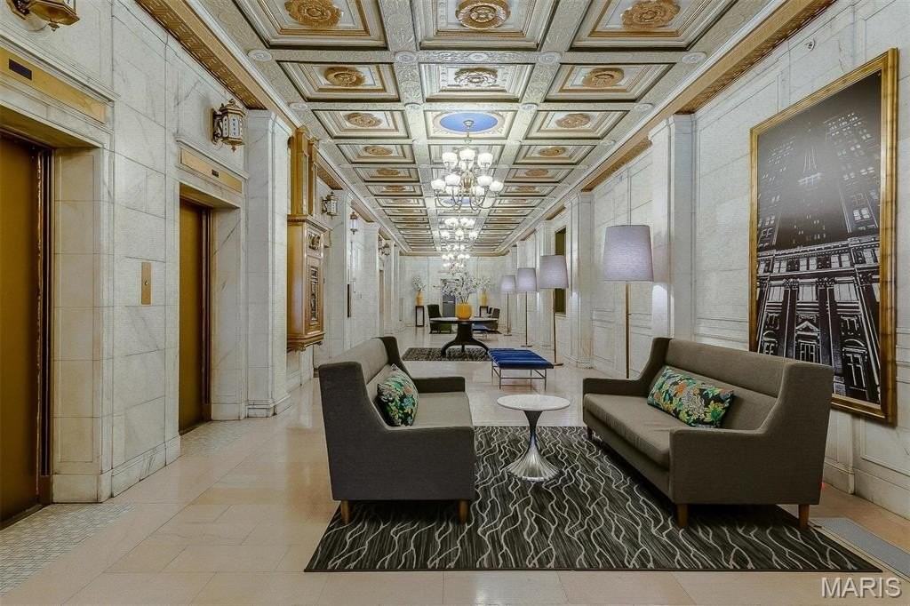 314 N Broadway #1905 - Photo 3 of 35