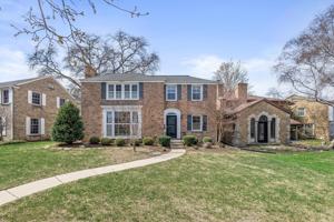 featured image of 5457 N Berkeley Blvd