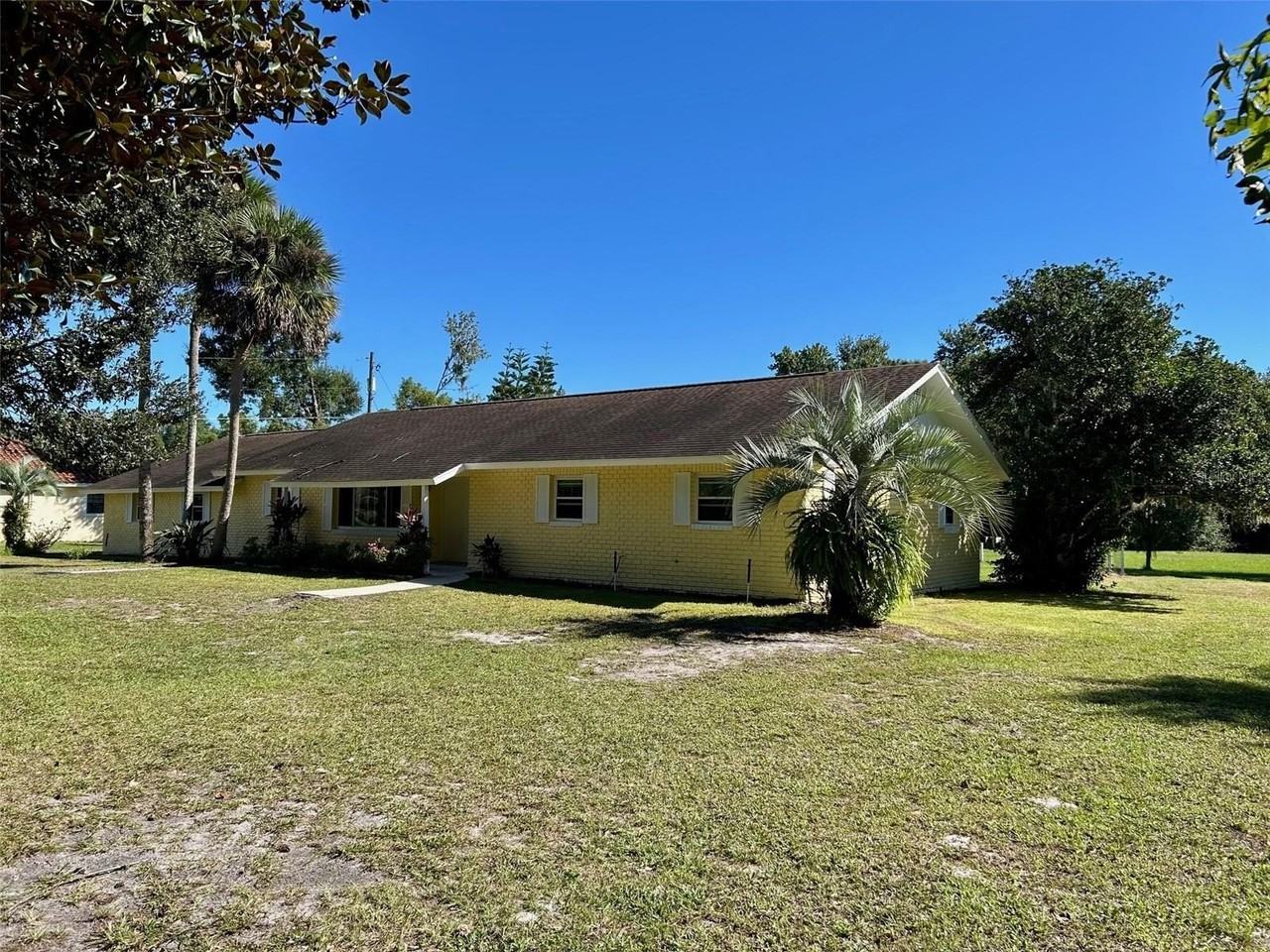 1567 Brooks Ln - Photo 2 of 31