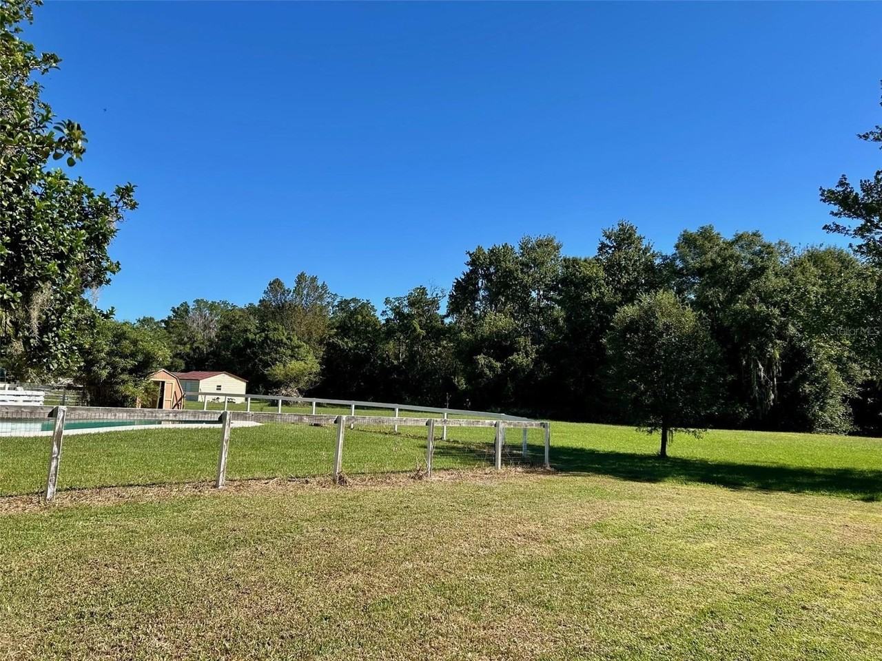 1567 Brooks Ln - Photo 4 of 31