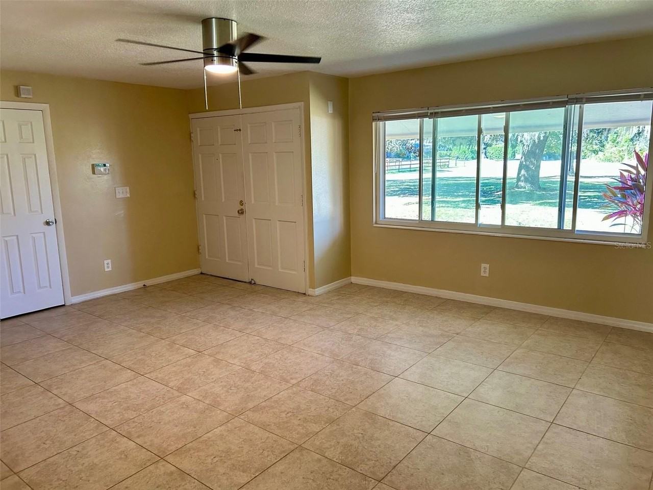 1567 Brooks Ln - Photo 5 of 31