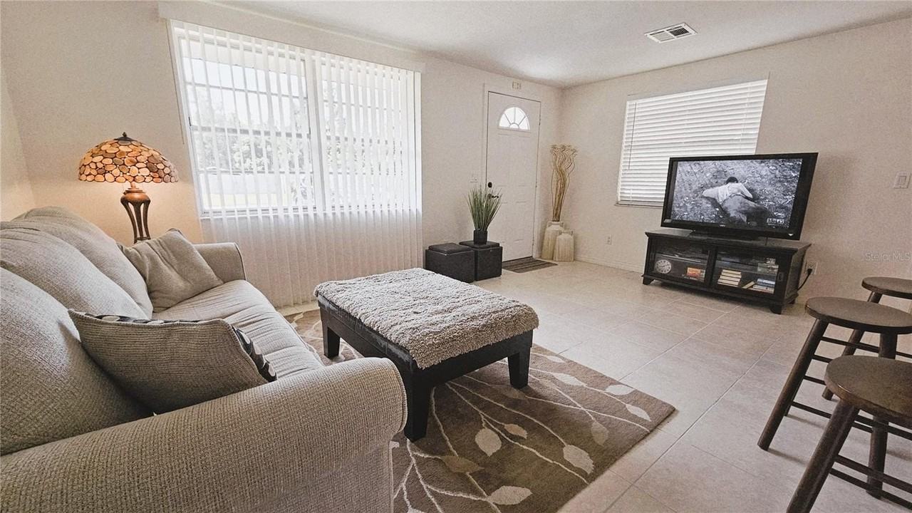 787 Liberty St - Photo 5 of 14