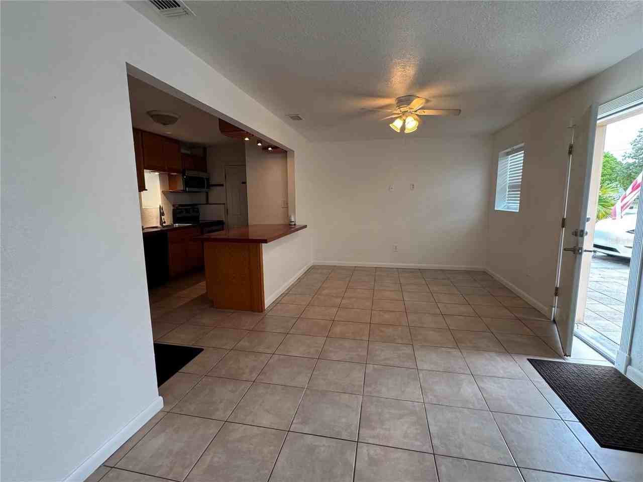 1031 Mohawk St - Photo 4 of 27