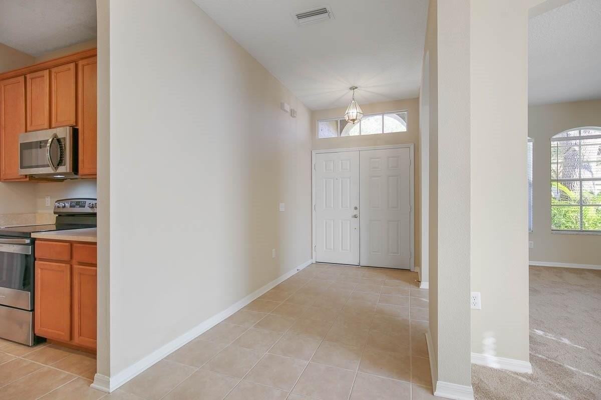 15111 Shearcrest Dr - Photo 4 of 38