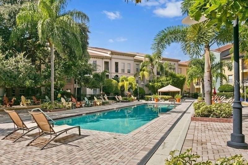 2411 W Horatio St #522 - Photo 2 of 21