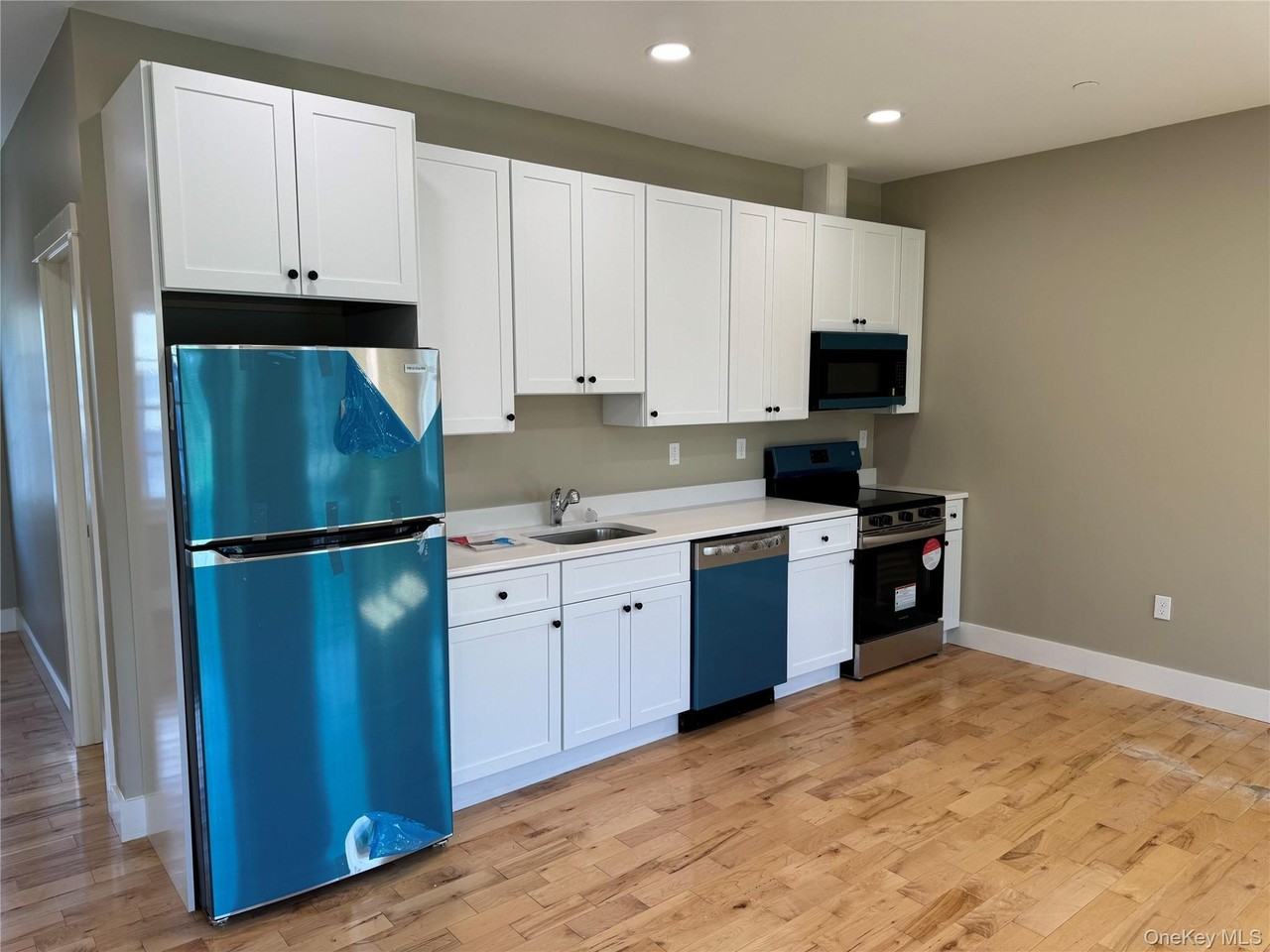 140 Clinton Street #201EAST - Photo 2 of 10