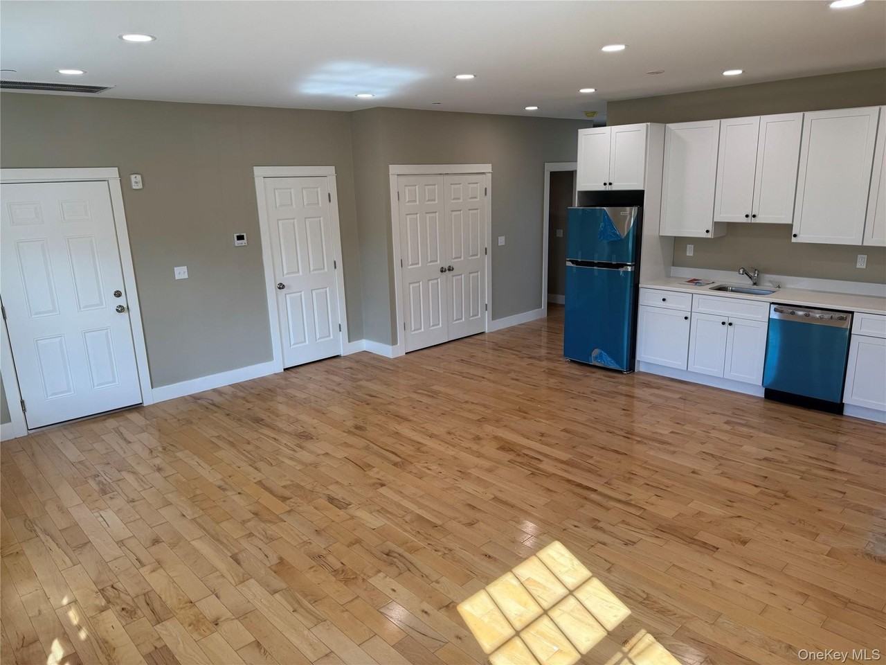 140 Clinton Street #201EAST - Photo 3 of 10