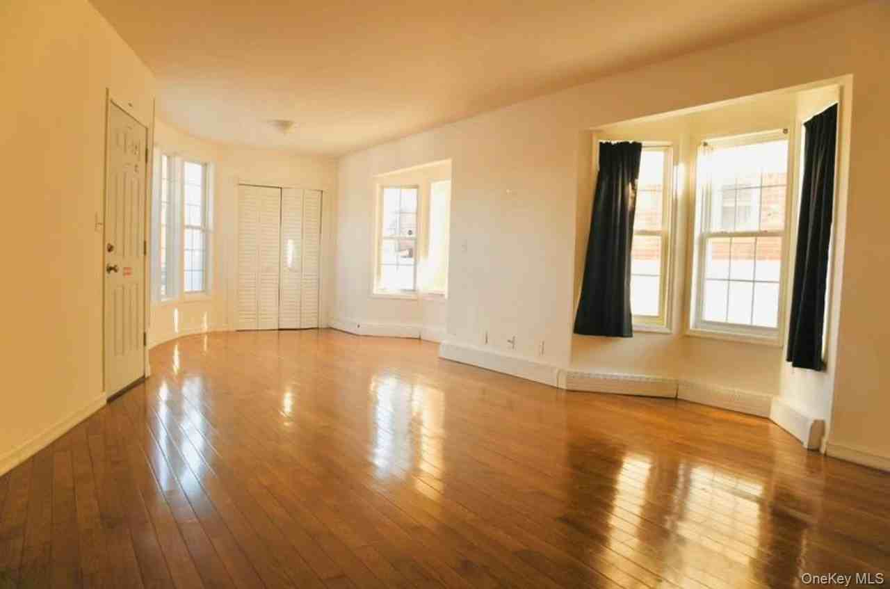 13716 81st St - Photo 4 of 7