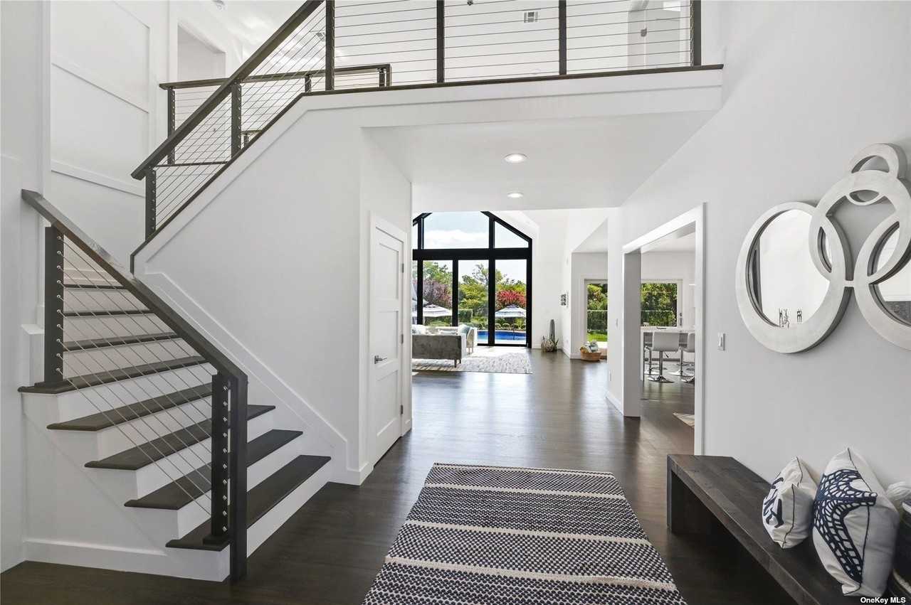 18 Remsen Ln - Photo 5 of 35