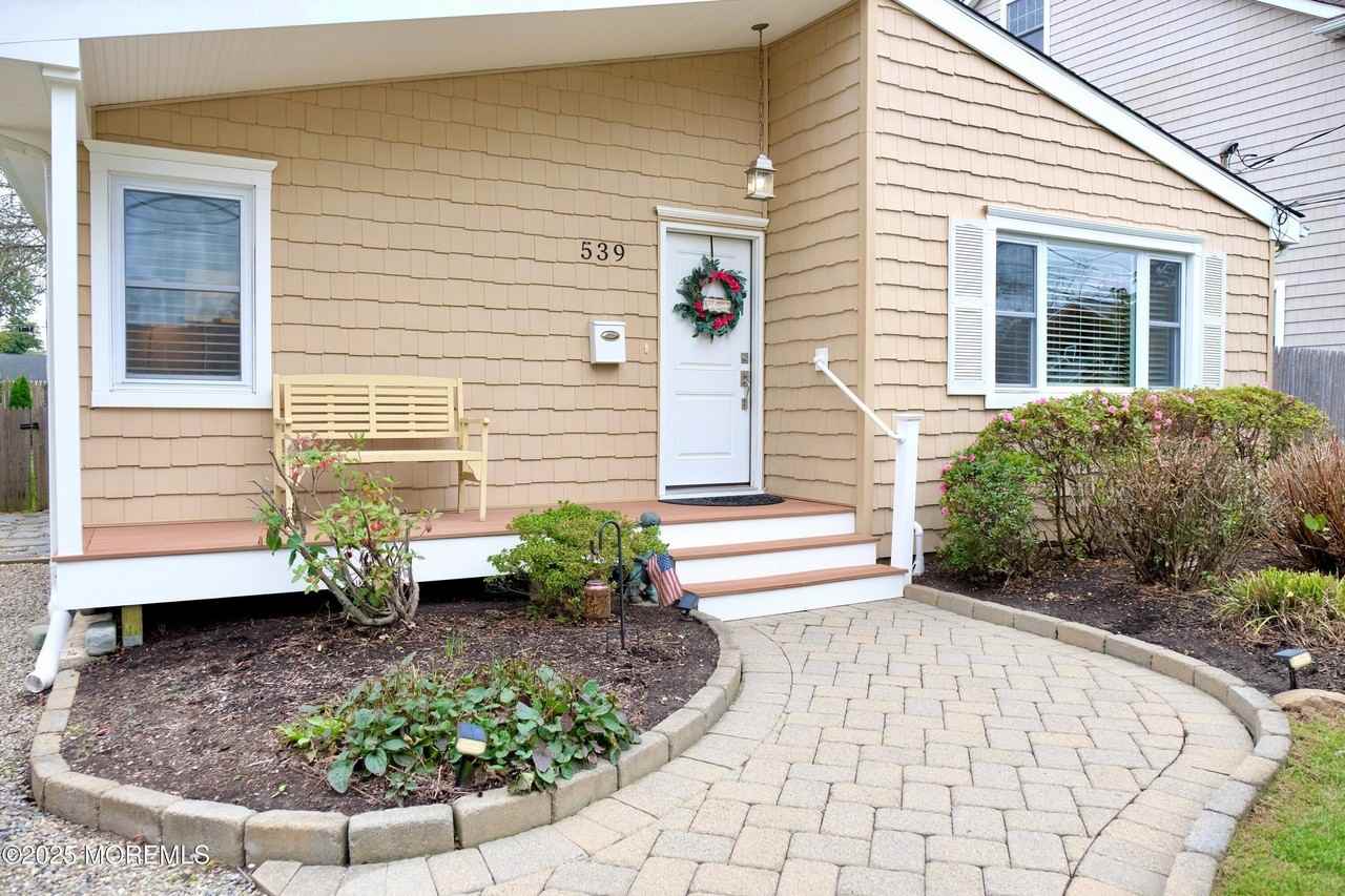 539 Woodland Ave - Photo 2 of 19