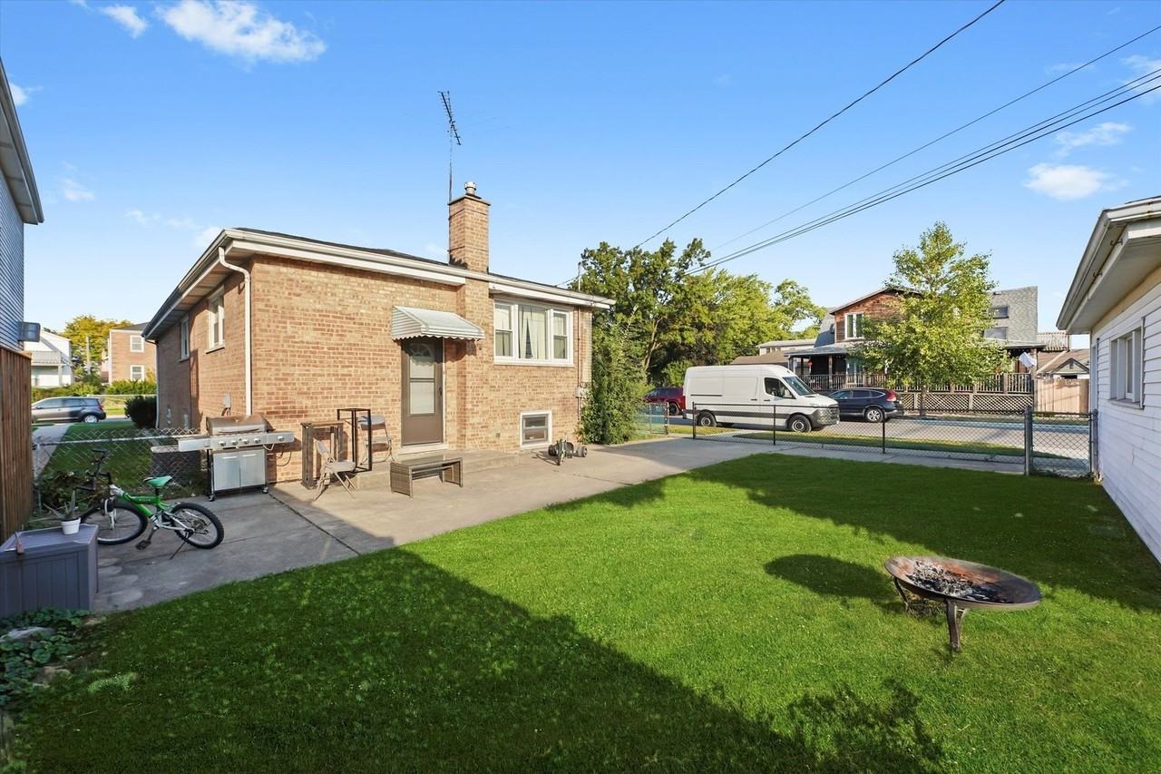 3353 North Ozanam Avenue #G - Photo 6 of 26