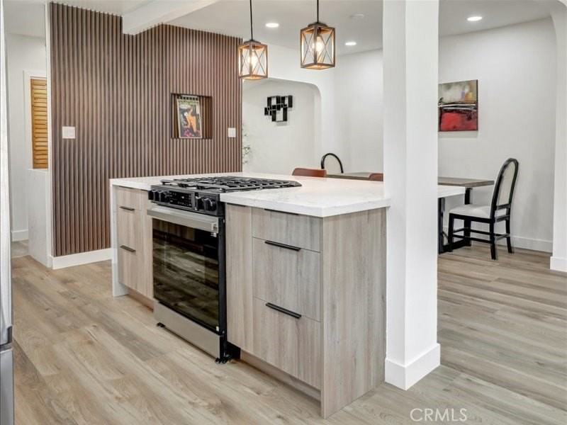 323 N Janss St - Photo 4 of 39