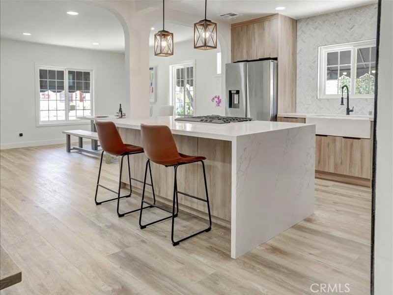 323 N Janss St - Photo 5 of 39