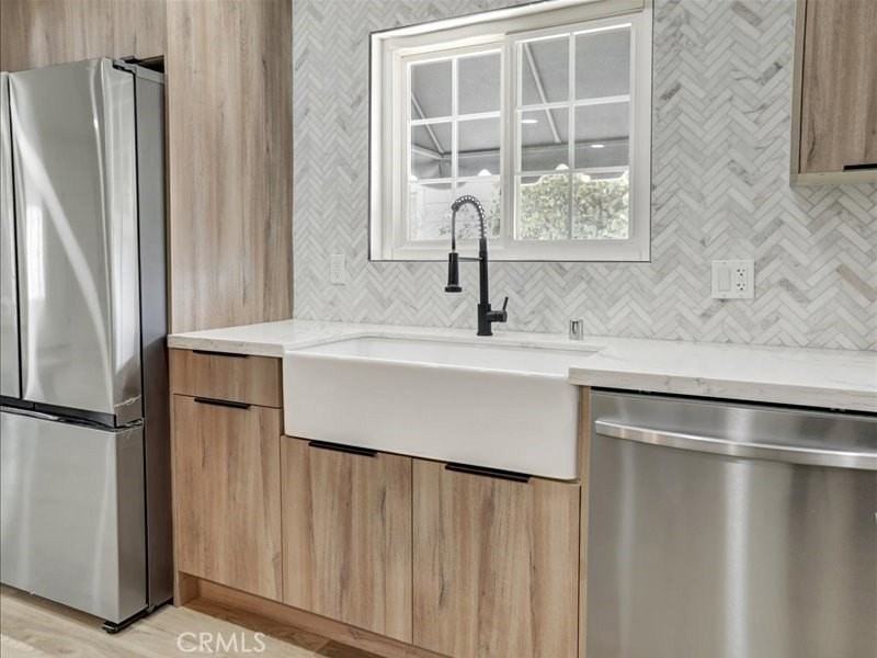 323 N Janss St - Photo 7 of 39