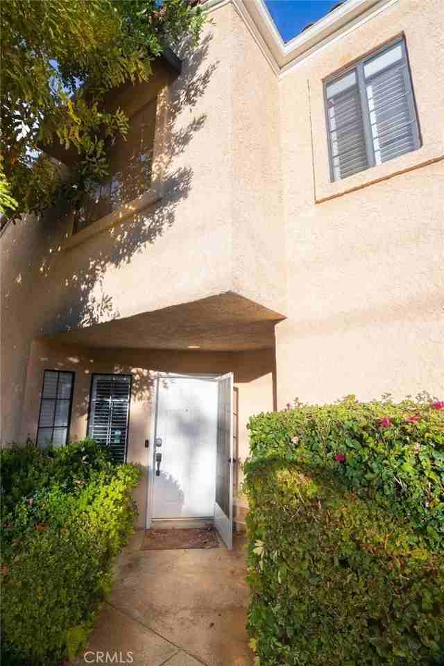 5906 Etiwanda Ave #1 - Photo 3 of 26