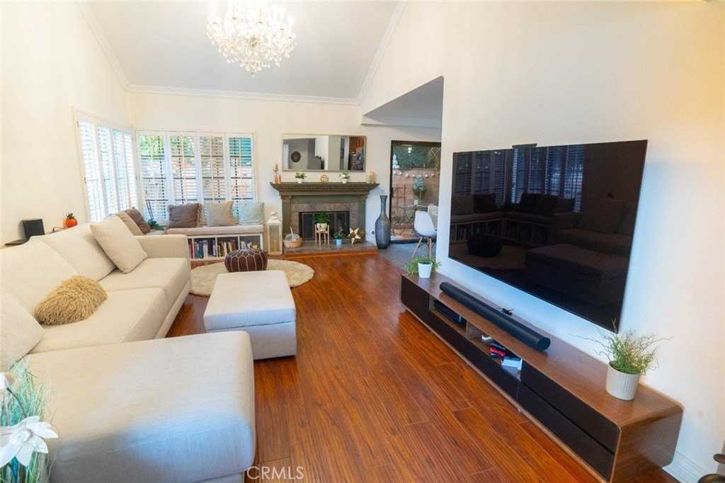 5906 Etiwanda Ave #1 - Photo 5 of 26