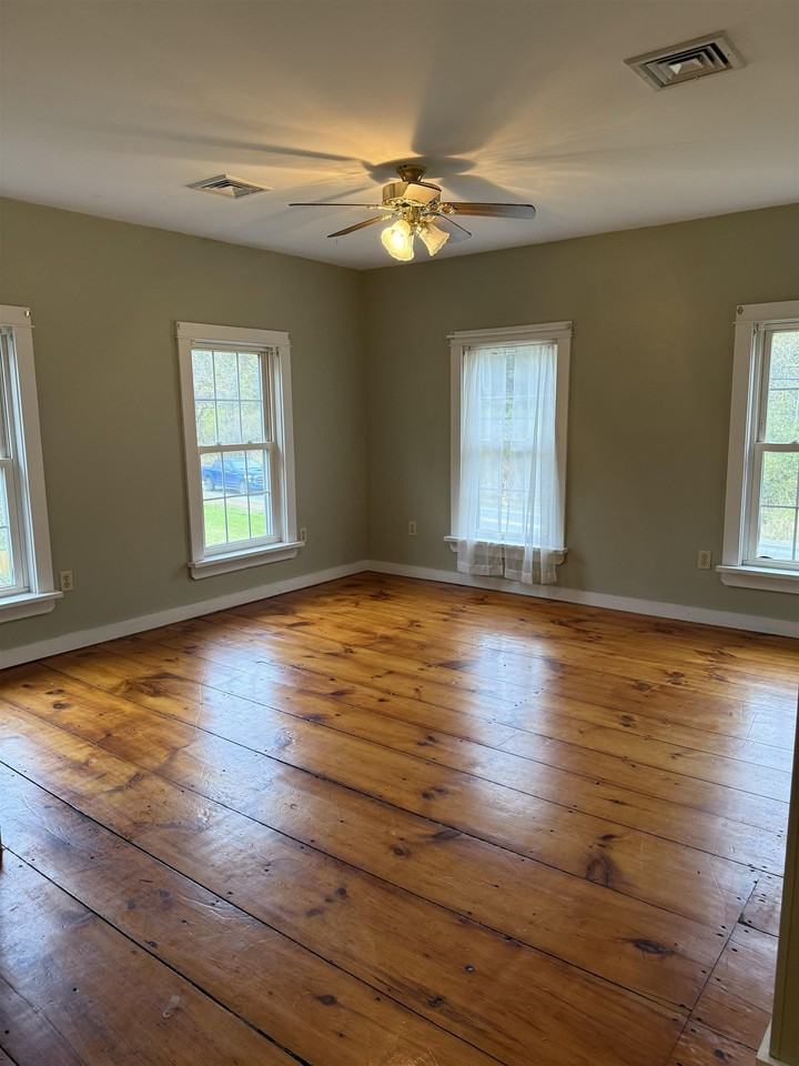 586 Bellows Falls Rd - Photo 4 of 25