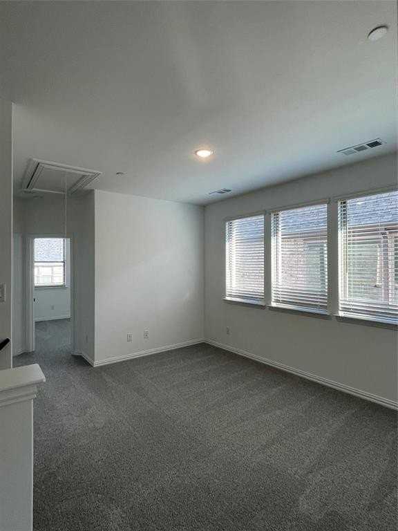 516 Parkside Dr - Photo 3 of 15