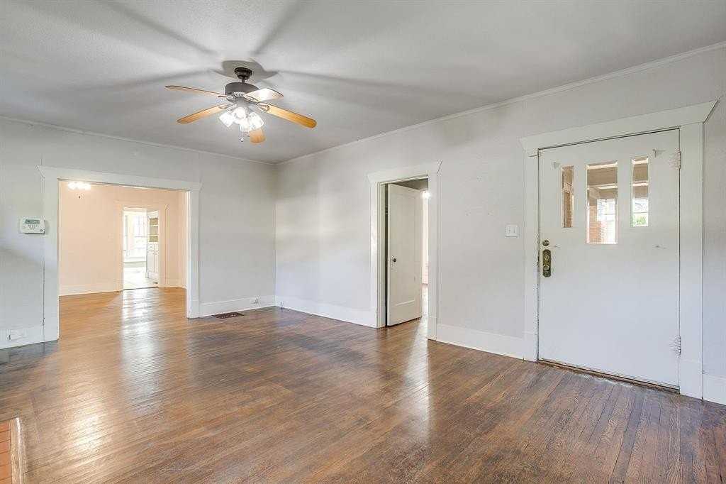 2312 Mistletoe Ave - Photo 5 of 40