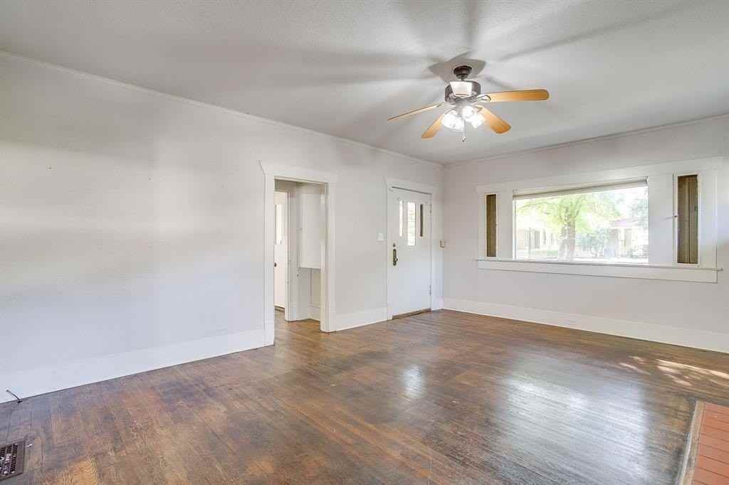 2312 Mistletoe Ave - Photo 6 of 40