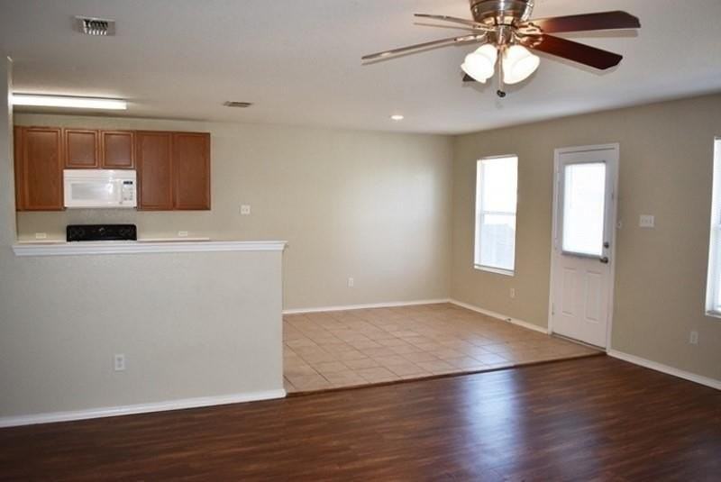 1421 Queens Brook Lane - Photo 3 of 15