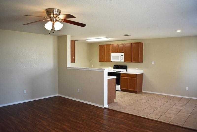 1421 Queens Brook Lane - Photo 4 of 15