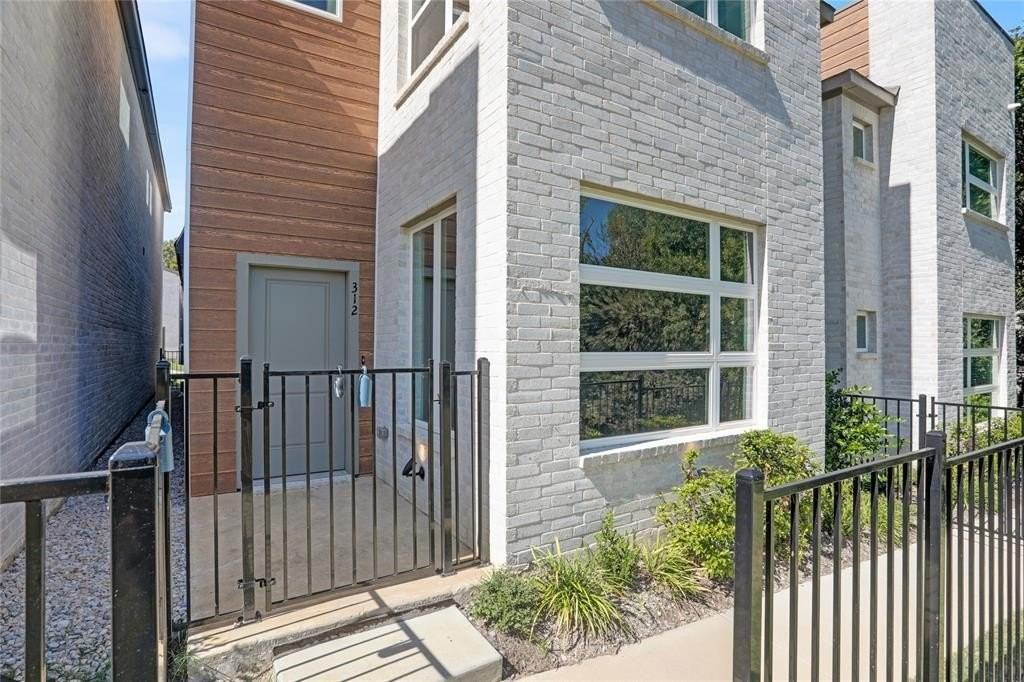 312 Oakbend Dr - Photo 3 of 29