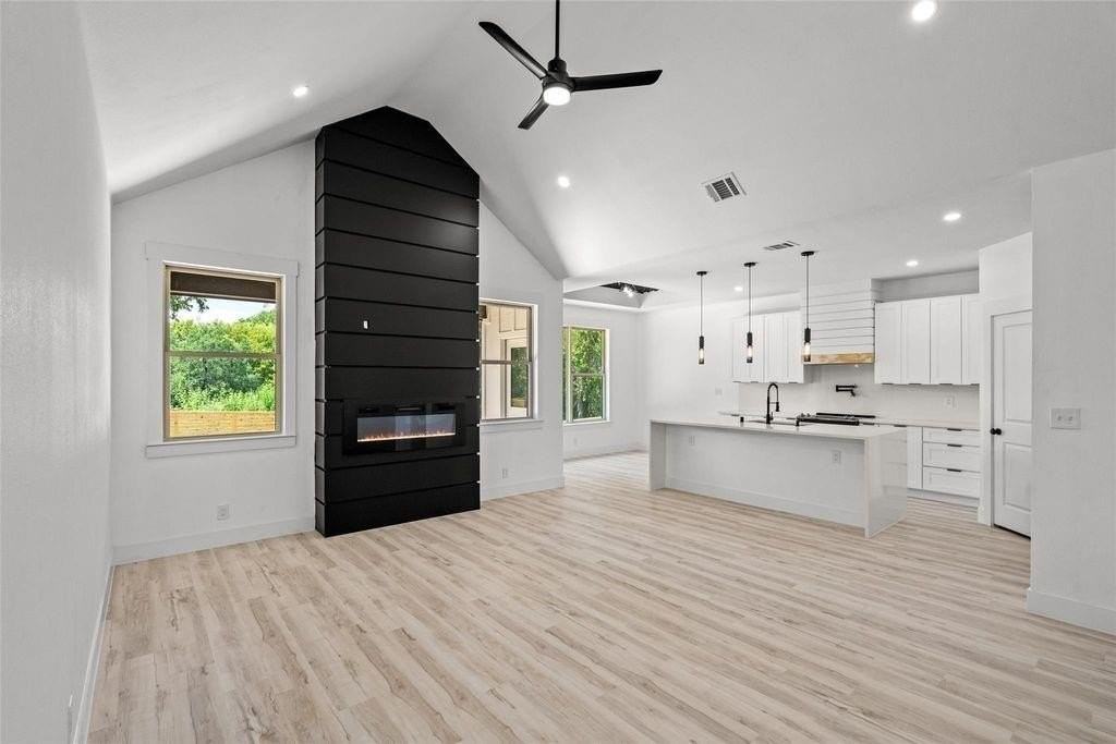 1017 Cedarcrest Dr - Photo 3 of 20