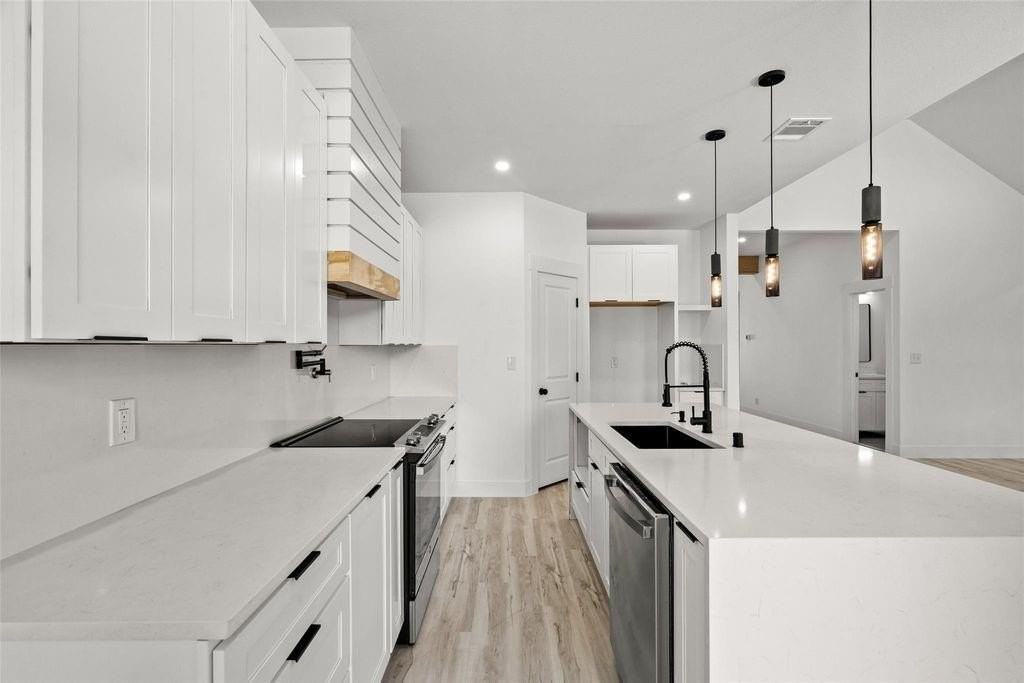 1017 Cedarcrest Dr - Photo 5 of 20