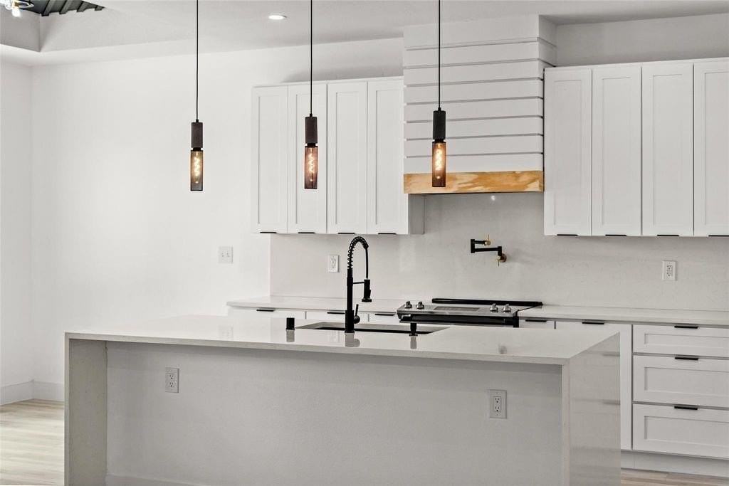 1017 Cedarcrest Dr - Photo 6 of 20