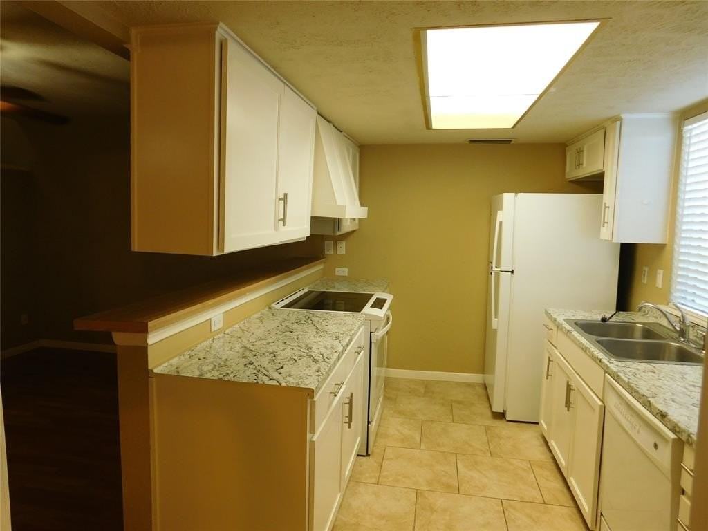 2051 Embassy Way - Photo 7 of 20