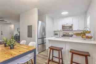 425 N Rosemont Ave #108 - Photo 1 of 1