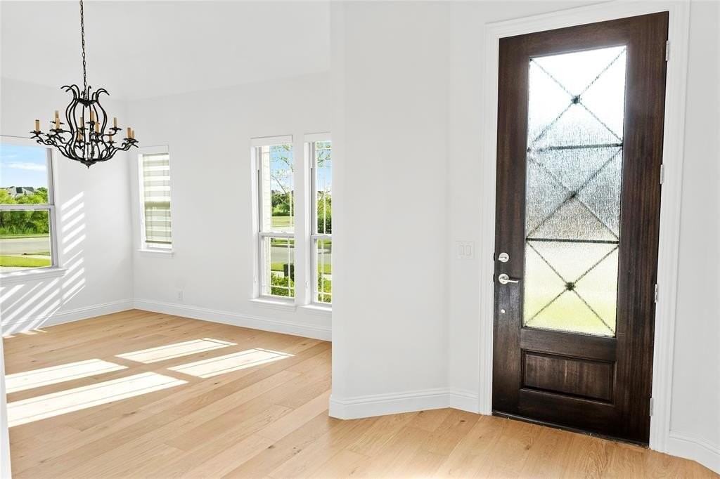 4110 Mill Pond Dr - Photo 2 of 40