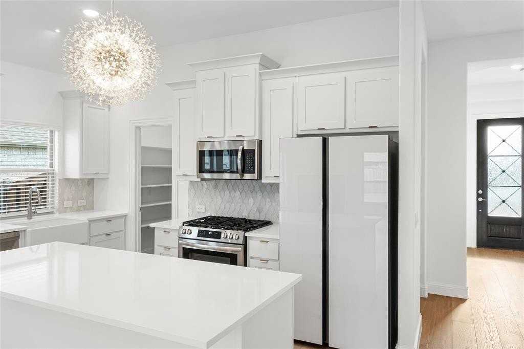 4110 Mill Pond Dr - Photo 3 of 40