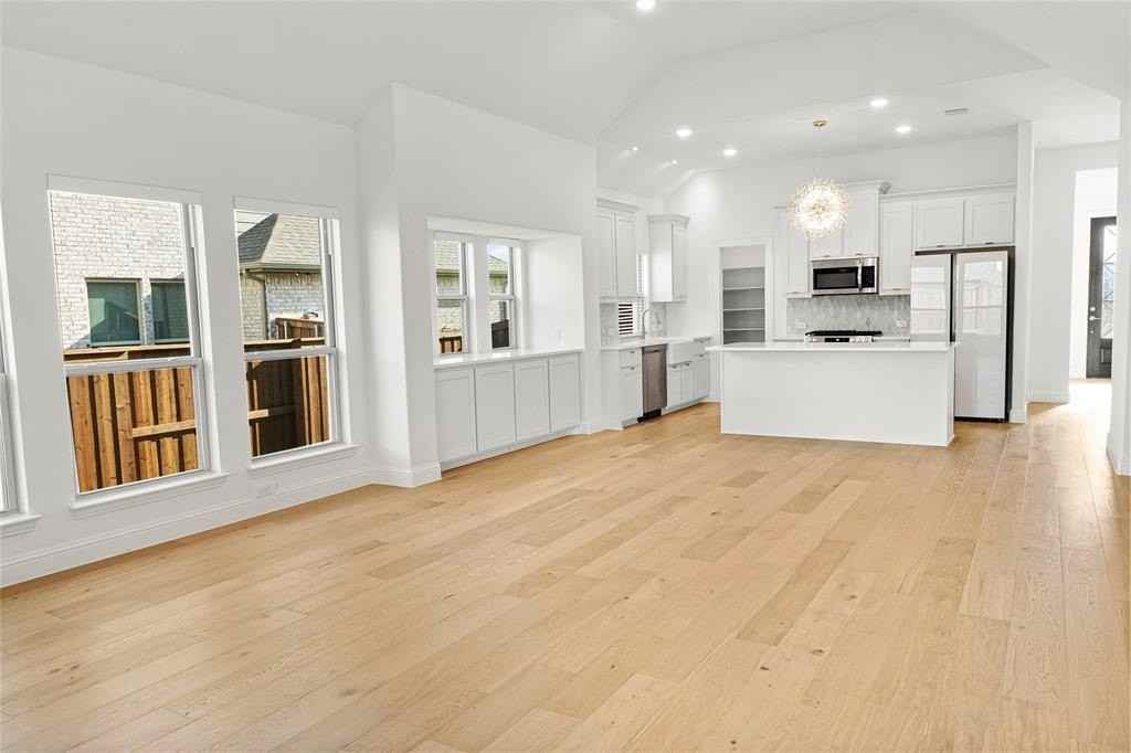 4110 Mill Pond Dr - Photo 4 of 40