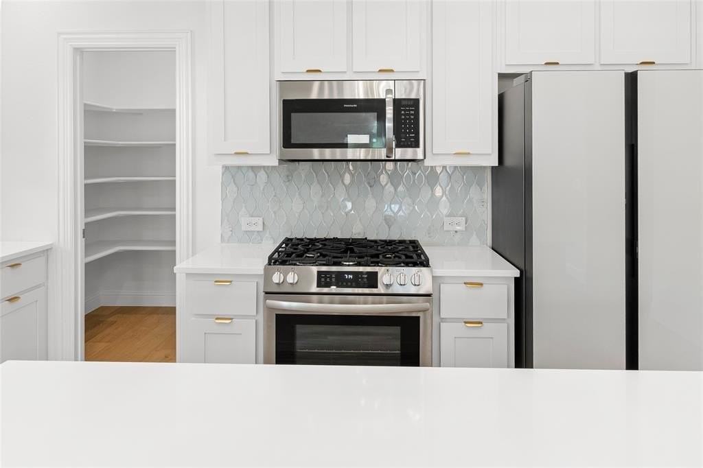 4110 Mill Pond Dr - Photo 6 of 40