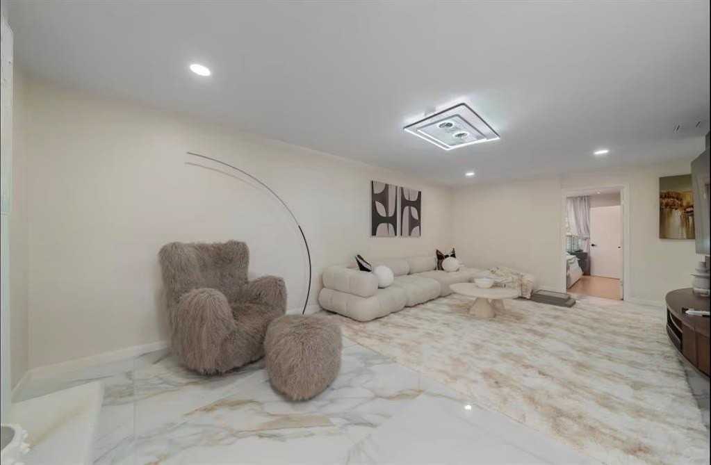 9003 Villa Park Cir - Photo 2 of 32